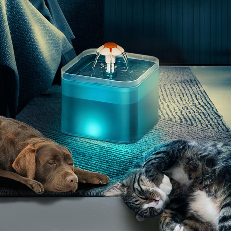 Cat Water Fountain with LED water Level Display (USB powered, 2L) - Nekoby Cat Water Fountain with LED water Level Display (USB powered, 2L)
